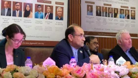 ‘ইসরায়েলকে সমর্থন করে যুক্তরাষ্ট্র নিজের আধিপত্যই ক্ষয় করছে’, জবিতে সুইডিশ অধ্যাপক