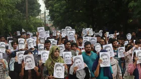 এবার সাবেক উপাচার্য অধ্যাপক সায়েমের ছবি হাতে চুয়েট শিক্ষার্থীদের মিছিল