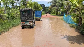 ১০ বছরেও সড়কটি মেরামত হয়নি, হাজারো মানুষের দুর্ভোগ