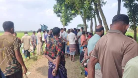 শিয়ালের টানাটানিতে বেরিয়ে এলো খড়ের নিচে থাকা যুবকের লাশ