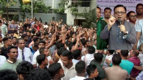 থামেন, কোনও ভাই-ব্রাদারের পক্ষে নয়, স্লোগান হবে তারেক জিয়ার পক্ষে: হট্টগোল দেখে মন্ত্রী