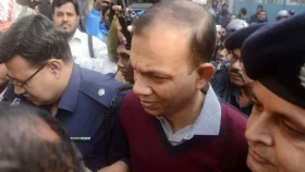 কারাভ‍্যন্তরে আলো নিভিয়ে সাবেক সেনা কর্মকর্তা তারেক সাঈদকে পেটানোর অভিযোগ