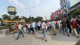 মিরপুরে সংঘর্ষ ঠেকাতে পুলিশ ও বিএনপি কর্মীদের অবস্থান