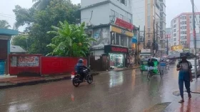 দেশের কোথাও কোথাও মাঝারি ধরনের ভারী বর্ষণ হতে পারে