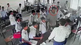 স্কুলে ঢুকে কেন এমন করলেন অভিভাবক, আসলে কী ঘটেছিল
