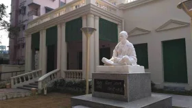 যে বাড়িতে নোয়াখালীর শান্তি ফেরাতে স্বাধীনতার দিন কাটিয়েছিলেন গান্ধী