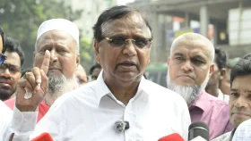 অনুমোদিত স্থান ছাড়া হকার বসলেই মালামাল ক্রোক ও মামলা: ডিএসসিসি প্রশাসক