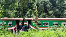 হুক ছিঁড়ে দুই ভাগ হয়ে গেলো ট্রেন, ৩ ঘণ্টা পর সিলেটের রেললাইন সচল