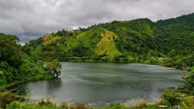 মেঘ-পাহাড়ের রাজ্যে রহস্যময় জলাধার খাগড়াছড়ির দেবতা পুকুর