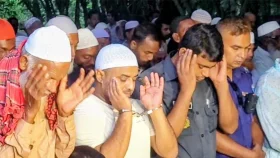 প্যারোলে মুক্তি পেয়ে মায়ের জানাজায় আ.লীগ নেতা, বললেন ‘ক্ষমাও চাইতে পারিনি’
