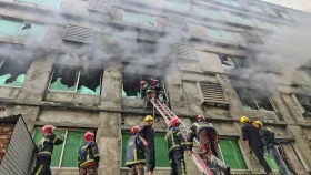 গাজীপুরে সোয়েটার কারখানায় আগুন, ভেতরে আটকা পড়ে ৭০ জন অসুস্থ