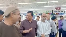 শাহজালাল বিমানবন্দরে আকস্মিক পরিদর্শনে বিমানমন্ত্রী