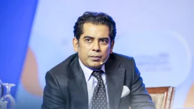 যুদ্ধে জড়ানোর সময় আমাদের নেই: তথ্যমন্ত্রী