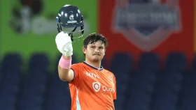 গেইলকে ছাড়িয়ে টি-টোয়েন্টিতে প্রিটোরিয়াসের বিশ্বরেকর্ড