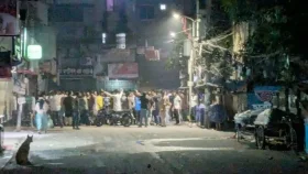 ধানম‌ন্ডি‌তে ‌শিক্ষার্থী-স্থানীয়দের মধ্যে উত্তেজনা, হোস্টেল ভাঙচুর