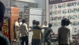 ছাত্রদলের হামলায় ৪ সাংবাদিকসহ আহত ১০, প্রক্টর বললেন ‘আমরা ব্যর্থ, পুলিশ ভয়ে পালিয়ে গেছে’
