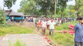 অর্ধশতাধিক লোক নিয়ে একদিনেই রেলের বাংলোসহ ৫০ কোটি টাকার জমি দখলের চেষ্টা নেতার