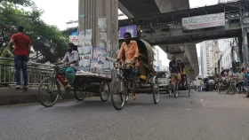 অটোচালকদের ধর্মঘটের সুযোগ নিচ্ছে প্যাডেলচালিত রিকশা