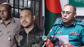 প্রিজনভ্যানের তালা খুলে ‘পিচ্চি রাজাকে’ প্রাইভেটকারে তুলে দেন পুলিশ কর্মকর্তা: জিএমপি