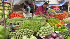 ‘এভাবে সবকিছুর দাম বাড়লে আমরা কীভাবে চলবো’