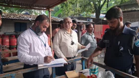 বেশি দামে গ্যাস সিলিন্ডার বিক্রি করায় দুই লাখ টাকা জরিমানা