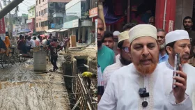 দুই বছরেও শেষ হয়নি ড্রেনের কাজ, মান নিয়ে প্রশ্ন তুলে প্রকৌশলীকে এমপির ধমক