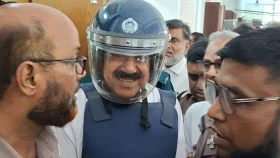 ‘তোমারে দেখিবে যে মনের কথা বলিবে সে’