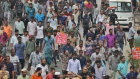 ‘রাস্তা আছে যেখানে, অটো চলবে সেখানে’, হুঁশিয়ারি দিয়ে প্রেসক্লাব ছাড়লেন অটোচালকরা