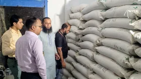 সারের গুদামে গরমিল, ১৭৬ বস্তার হদিস নেই