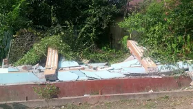 বুলডোজার দিয়ে গুঁড়িয়ে দিলো এবি পার্টির নেতার বাড়ির সীমানা প্রাচীর