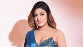 একই মাসে দুই সিনেমা, কে এই মৌ খান