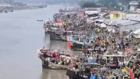 আজ রাত থেকে সমুদ্র-নদীতে ইলিশ ধরা বন্ধ