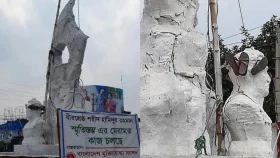 বীরশ্রেষ্ঠের ভাস্কর্যে জুতার মালা, সিসিটিভি দেখে আটক করা এই যুবক কে?