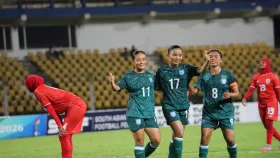 নারী ফুটবলারদের খোঁজে বাটলারের ব্যতিক্রমধর্মী মিশন