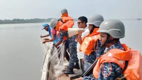 মা ইলিশ রক্ষায় ২২ দিনের অভিযান শুরু, নৌবাহিনীর নজরদারি