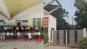চুয়েটে নতুন উপাচার্য আসার খবরে ফটকে তালা দিয়ে শিক্ষার্থীদের অবস্থান