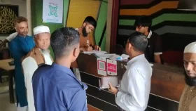 ইলিশ বিক্রি করায় তিন হোটেলকে ৬০ হাজার টাকা জরিমানা