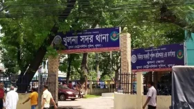 খুলনায় পুলিশকে রাতে একা চলাচল না করার নির্দেশের মধ্যে যুবক গুলিবিদ্ধ