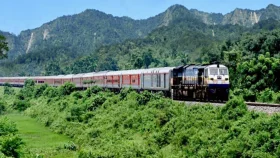 চা-বাগান থেকে সমুদ্রতট, ৭৪ ঘণ্টার সফরে ভারতের নানা রূপ দেখায় যে ট্রেন