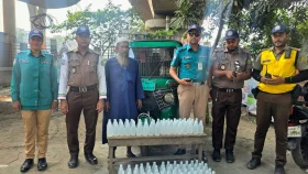 সিএনজি অটোরিকশা থামাতেই পালালেন যাত্রী, মিললো ১৪৪ বোতল বাংলা মদ