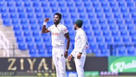 তৃতীয় সেশনে বাংলাদেশকে ম্যাচে ফেরালেন এবাদত-মিরাজ