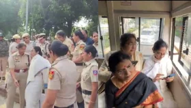 এবার দিল্লিতে আটক মমতা বন্দ্যোপাধ্যায়