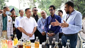 বর্জ্য থেকে জ্বালানি তেল উৎপাদনের প্রকল্প দেখলেন প্রধানমন্ত্রী, বাস্তবায়নে সহায়তার আশ্বাস