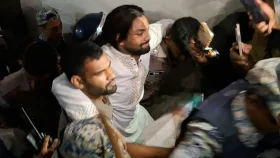রবীন্দ্রনাথের ছবি মোছার চেষ্টা: আয়াসসহ ৪ জন রিমান্ডে