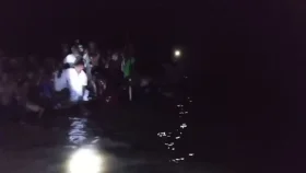 নৌকা বাইচ প্রতিযোগিতায় সংঘর্ষে নৌকাডুবি, আহত ২০ মাঝি