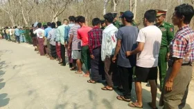 মিয়ানমারে রাস্তা থেকে তুলে নেওয়া হচ্ছে তরুণদের, ‘বিক্রি’ হচ্ছে সেনাবাহিনীতে