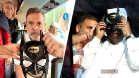 দিল্লিতে রাহুলের পদযাত্রায় নজর কাড়লো ‘ব্যাটম্যান’ মাস্ক