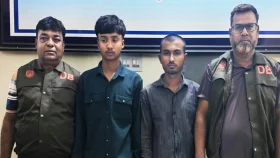 অস্ত্র দেখিয়ে আতঙ্ক, সুইট গ্রুপের প্রধানসহ গ্রেফতার ২