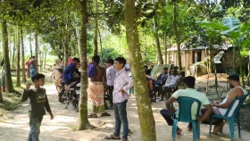 ৬ ঘণ্টা ধরে উঠানে বাবার লাশ, দাফনে বাধা: মেয়ে বললেন ‘ভাই সব সম্পত্তি একাই নিয়েছেন’