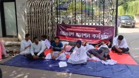 নিয়োগপত্রের দাবিতে প্রাথমিক শিক্ষা অধিদফতরের সামনে অনশনে ৮৩ প্রার্থী